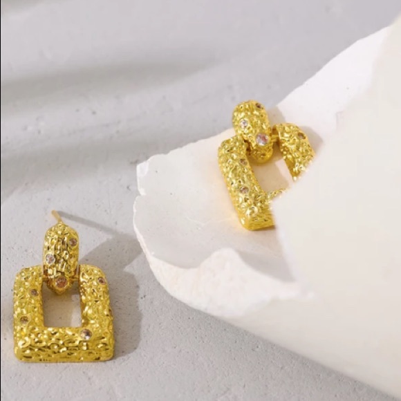 💛Gold plated square stud earrings - Picture 7 of 7